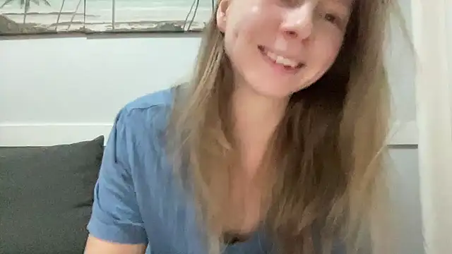 Snapshot of SweetLucy96 chatting on January 15, 8:05 pm SweetLucy96 online show from January 15, 8:05 pm