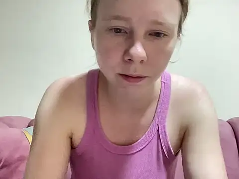 Snapshot of SweetLucy96 chatting on September 9, 11:30 am SweetLucy96 online show from September 9, 11:30 am