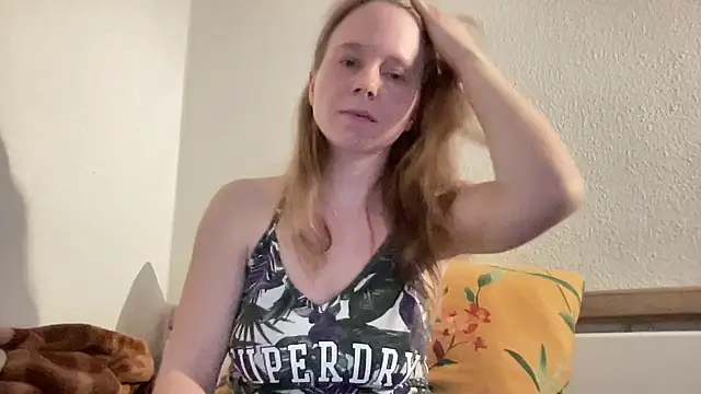 Snapshot of SweetLucy96 chatting on March 11, 3:23 pm SweetLucy96 online show from March 11, 3:23 pm