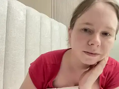 SweetLucy96 online show from April 15, 2:32 pm