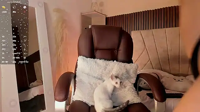 Snapshot of _Niah_ chatting on March 18, 1:35 am Niah online show from March 18, 1:35 am