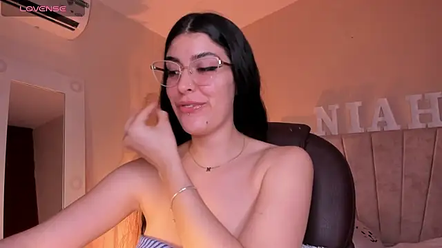 Snapshot of _Niah_ chatting on March 11, 9:04 pm Niah online show from March 11, 9:04 pm