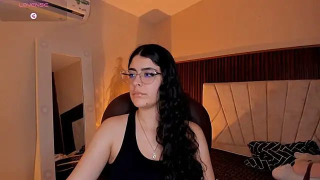  Niah  online show from February 16, 8:07 pm