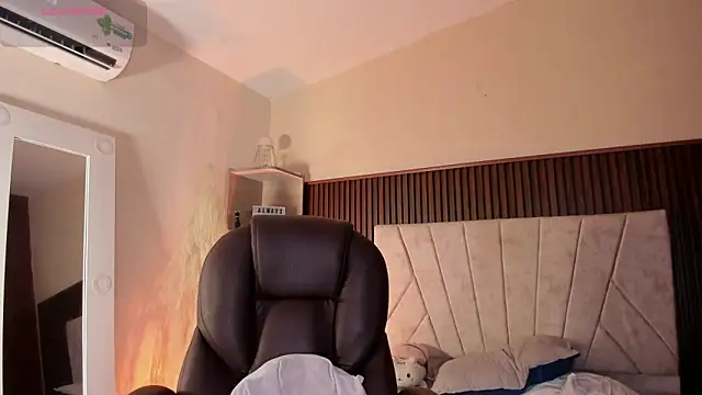 Snapshot of _Niah_ chatting on September 15, 8:42 pm Niah online show from September 15, 8:42 pm