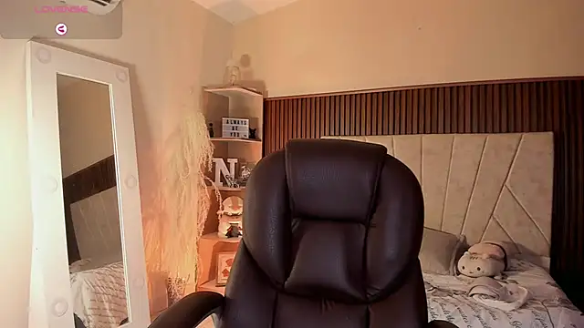 Snapshot of _Niah_ chatting on October 8, 8:09 pm Niah online show from October 8, 8:09 pm