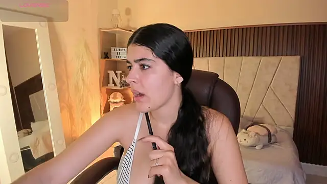  Niah  online show from December 16, 7:40 pm