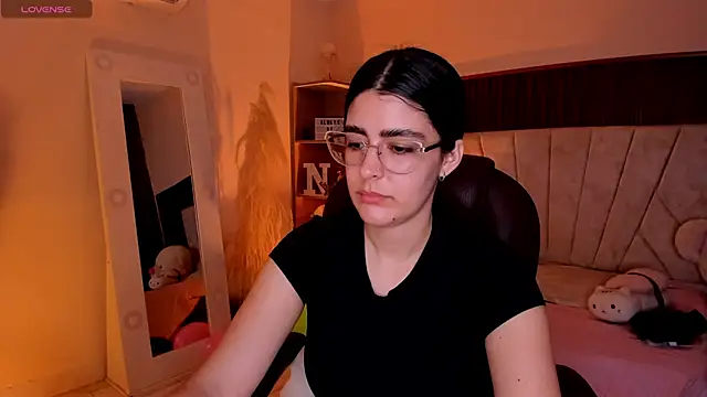  Niah  online show from April 13, 9:19 pm