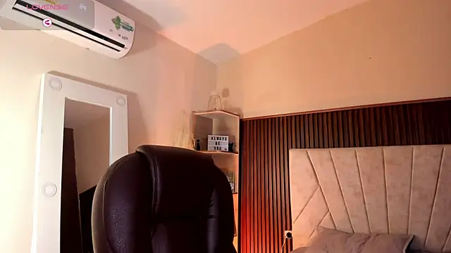 Snapshot of _Niah_ chatting on September 10, 7:57 pm Niah online show from September 10, 7:57 pm