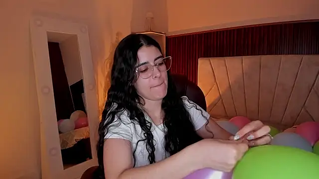  Niah  online show from April 7, 9:05 pm