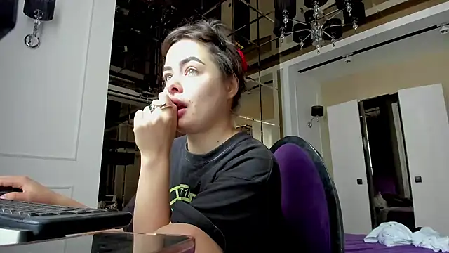 Snapshot of MistressMilana chatting on July 20, 8:00 am MistressMilana online show from July 20, 8:00 am