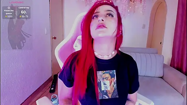 Snapshot of Mia-Bloom chatting on October 9, 2:56 am Mia-Bloom online show from October 9, 2:56 am