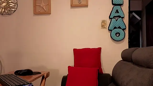 amandabakerx online show from April 29, 4:44 pm