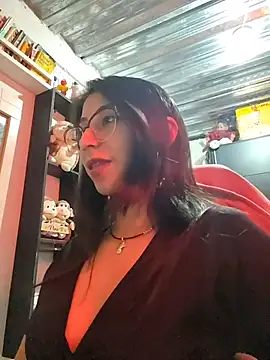 Snapshot of kateeen18 chatting on December 15, 3:01 am kateeen18 online show from December 15, 3:01 am