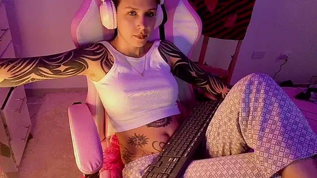 goddess vee  online show from April 17, 11:18 pm