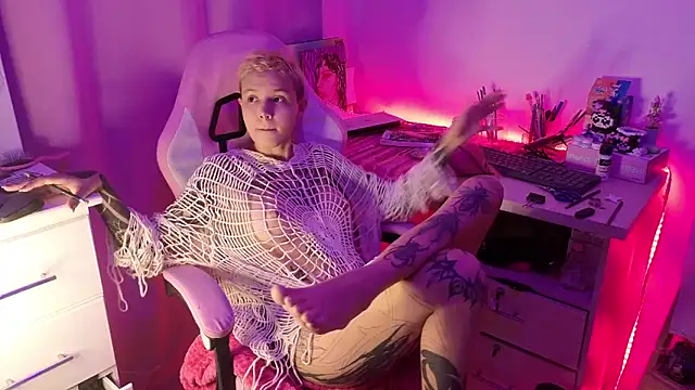 goddess vee  online show from May 12, 9:10 pm