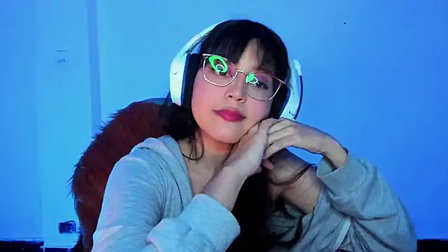 Little Lisy online show from December 3, 4:13 am