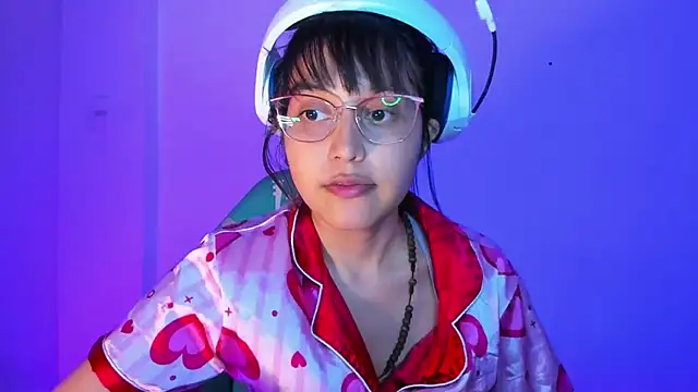 Snapshot of Little_Lisy chatting on October 31, 4:20 am Little Lisy online show from October 31, 4:20 am