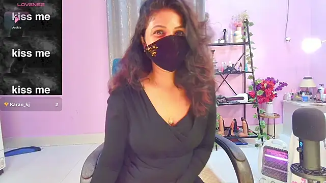 Snapshot of Naughty_nightz chatting on November 9, 4:33 pm Naughty nightz online show from November 9, 4:33 pm