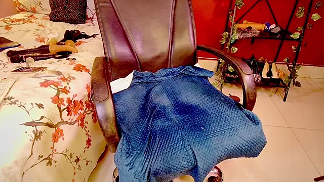 Snapshot of Naughty_nightz chatting on February 21, 10:04 pm Naughty nightz online show from February 21, 10:04 pm