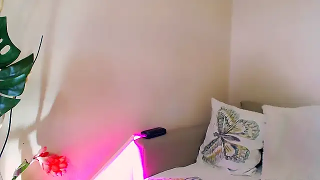 OLIVIA CANDY online show from April 3, 5:03 am
