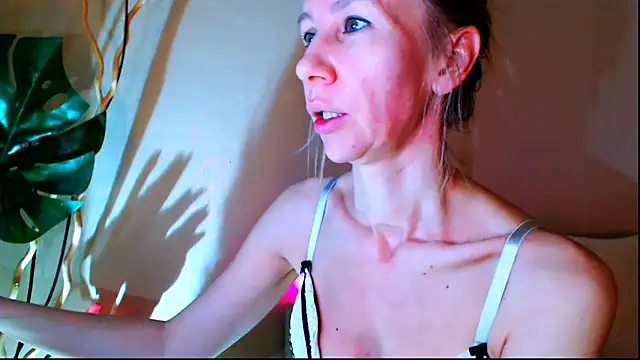 Snapshot of OLIVIA_CANDY chatting on March 14, 4:21 am OLIVIA CANDY online show from March 14, 4:21 am