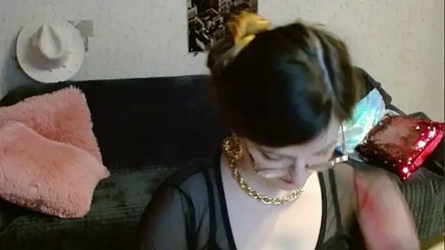 Arielsssplash online show from December 17, 2:44 pm