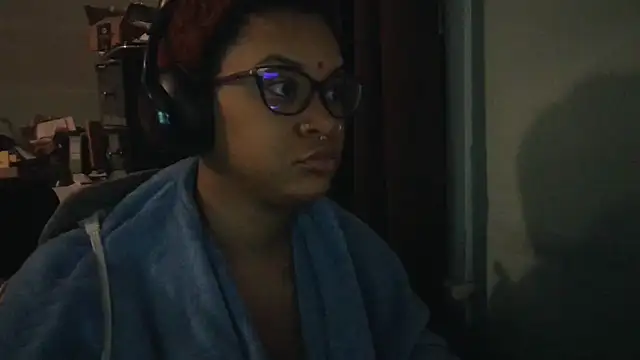 nickytheehawtie online show from February 12, 8:03 am