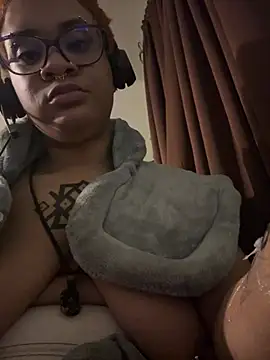 nickytheehawtie online show from April 19, 2:23 am