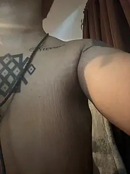 nickytheehawtie online show from April 7, 5:04 pm