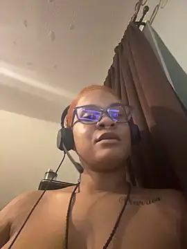 nickytheehawtie online show from March 15, 4:30 am