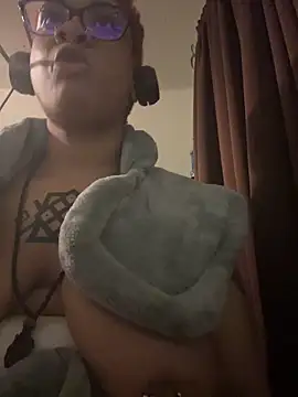 nickytheehawtie online show from April 12, 3:10 am