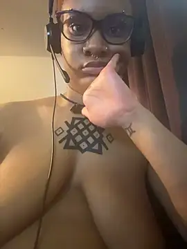 nickytheehawtie online show from March 31, 8:11 pm