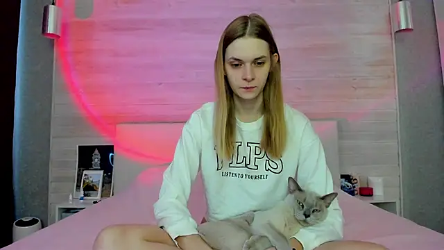 molly hunt  online show from April 3, 4:41 am