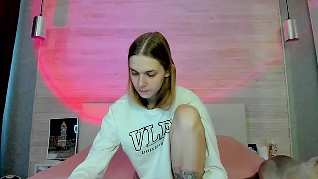 molly hunt  online show from March 20, 4:24 am