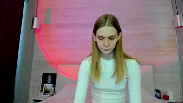 molly hunt  online show from April 4, 5:14 am