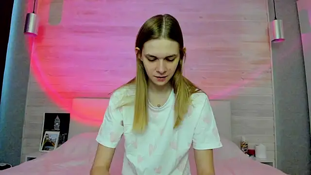 molly hunt  online show from April 8, 3:52 am