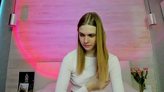 molly hunt  online show from March 6, 3:56 am