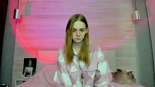 molly hunt  online show from March 31, 5:26 pm