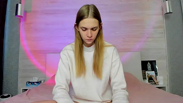 molly hunt  online show from November 18, 3:54 am