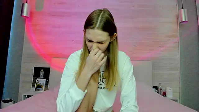 molly hunt  online show from April 5, 5:14 am