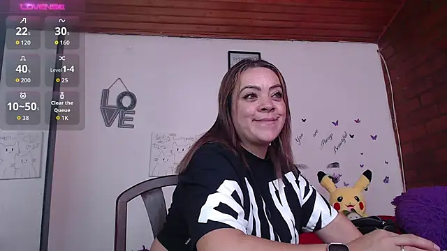 LIila28six online show from November 30, 7:03 pm