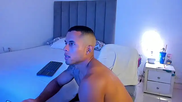Snapshot of ethan_brown_ chatting on July 17, 10:51 pm ethan brown online show from July 17, 10:51 pm