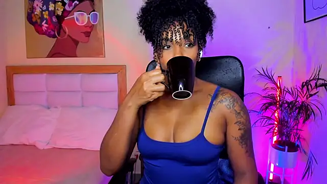 Snapshot of AitanaBrown_ chatting on May 1, 1:27 pm AitanaBrown online show from May 1, 1:27 pm