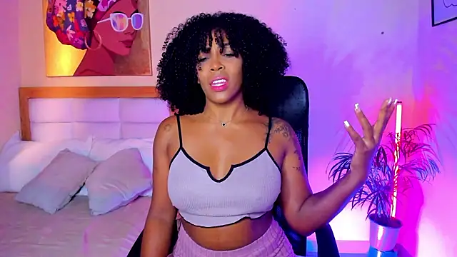 AitanaBrown  online show from February 6, 6:48 pm