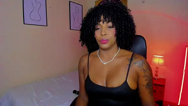 Snapshot of AitanaBrown_ chatting on October 13, 9:27 pm AitanaBrown online show from October 13, 9:27 pm