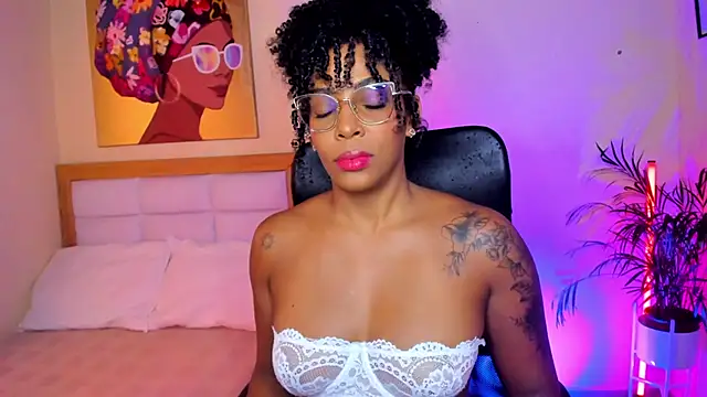 Snapshot of AitanaBrown_ chatting on April 29, 9:21 pm AitanaBrown online show from April 29, 9:21 pm