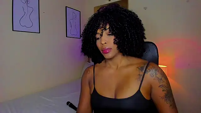 Snapshot of AitanaBrown_ chatting on November 3, 11:19 pm AitanaBrown online show from November 3, 11:19 pm