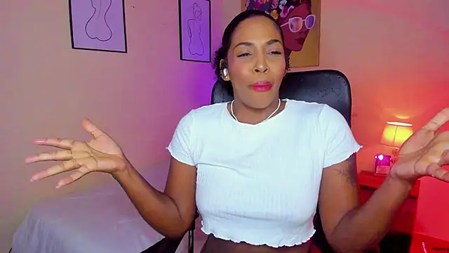 Snapshot of AitanaBrown_ chatting on September 19, 9:19 pm AitanaBrown online show from September 19, 9:19 pm