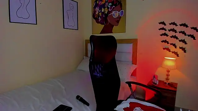 Snapshot of AitanaBrown_ chatting on October 29, 10:20 pm AitanaBrown online show from October 29, 10:20 pm