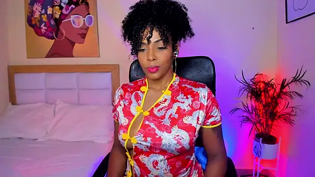 Snapshot of AitanaBrown_ chatting on May 5, 8:34 pm AitanaBrown online show from May 5, 8:34 pm